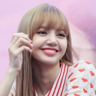 🐬 Lisa Lisa, K-pop, Blackpink, chanteuse, femme, cheveux blonds, sourire telegram sticker