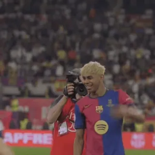 🔵 Lamine Yamal FC Barcelona LAMINE YAMAL 17 whatsapp sticker