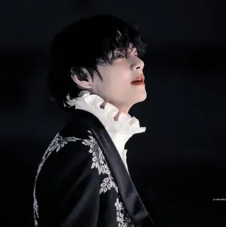 ▫️ portret, mężczyzna, strój formalny, styl, moda, k-pop telegram sticker