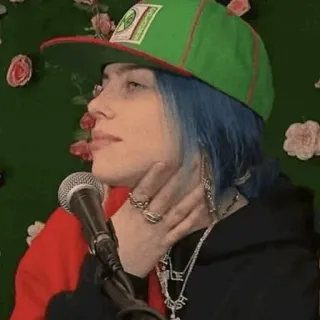 🌊 Billie Eilish Billie Eilish, piosenkarka, niebieskie włosy, mikrofon, celebrytka, muzyka pop telegram sticker