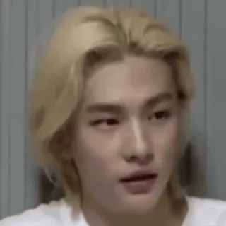 🍿 Person, Porträt, Gesichtsausdruck, junger Mann, blonde Haare, K-Pop whatsapp sticker