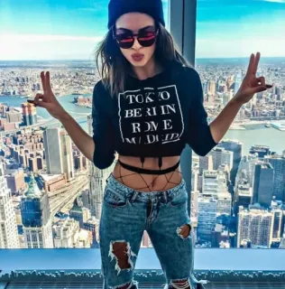 💃 TOKYO BERLIN ROME MADRID 女人, 城市, 时尚, 太阳镜, 都市, 帽子 telegram sticker
