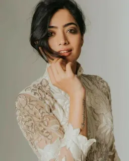 😍 vrouw, portret, Rashmika Mandanna, Indiase actrice, beroemdheid, schoonheid telegram sticker