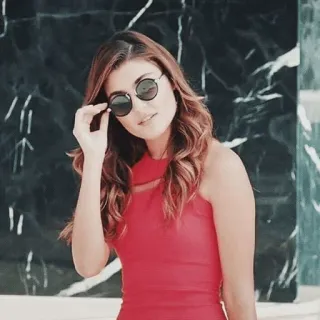 😎 Frau, rotes Kleid, Sonnenbrille, Porträt, Mode, Stil telegram sticker