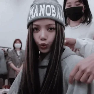 ♟ MANOBAL 时尚, 女性, 毛线帽, kpop, 风格 whatsapp sticker
