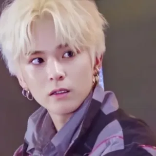 😒 persona, uomo, coreano, capelli biondi, viso telegram sticker