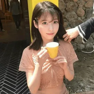 🦋 IU Корейская знаменитость, Певец, Актриса, IU, Женщина, Кофе, Напиток whatsapp sticker