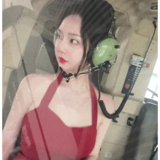 💯 mujer, helicóptero, aeronave, vestido rojo, auriculares, interior whatsapp sticker