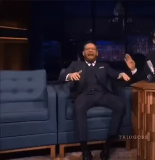 😂 Conor McGregor mężczyzna, garnitur, wywiad, talk show, krzesło, kanapa telegram sticker