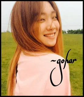 💋 gohar 여자, 미소, 인물 사진, 잔디, 야외, 들판, 햇빛 telegram sticker