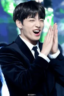 🐰 Jungkook k팝, 가수, 미소, 남자, 정장 whatsapp sticker