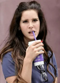 😐 Lana Del Rey Lana Del Rey, cantora, celebridade, mulher, bebida, retrato telegram sticker