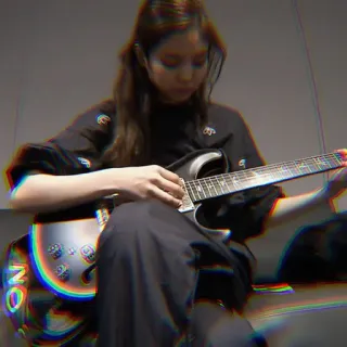 🎠 guitare, femme, musique, musicien, jouer guitare, assise telegram sticker