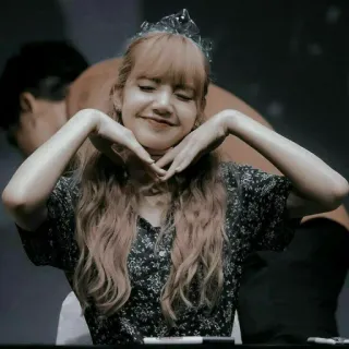 🎶 Lisa kpop, アイドル, 歌手, blackpink, 女性, 王冠 telegram sticker