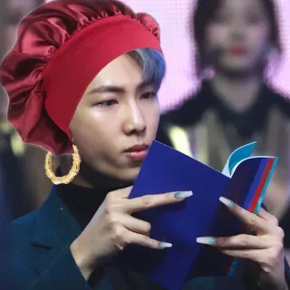 🧐 man, hat, book, reading, funny, bonnet, earrings telegram sticker