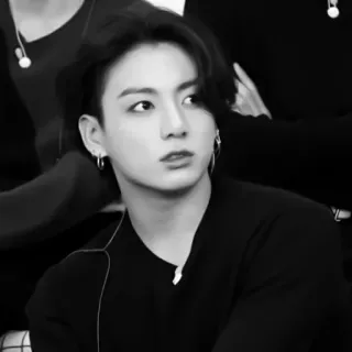 🧐 Jungkook Jungkook, BTS, K-Pop, cantante, blanco y negro, retrato telegram sticker
