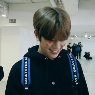 🐶 S. GRATEFUL DA sweat à capuche, reconnaissant, sourire, kpop, garçon, coeurs, asiatique whatsapp sticker