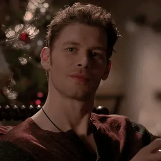 🥐 Klaus Mikaelson The Originals Vampire, Noël, The Originals, Klaus Mikaelson, Série TV, Joseph Morgan, La Nouvelle-Orléans, Surnaturel telegram sticker