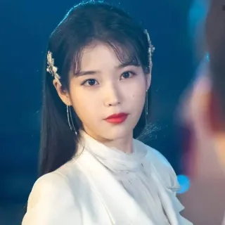 😏 IU IU, Chanteuse coréenne, Actrice, K-pop, Pop coréenne whatsapp sticker