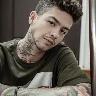 🔱 Homem, Tatuagens, Tatuagem pescoço, Retrato, Jovem, Casual whatsapp sticker