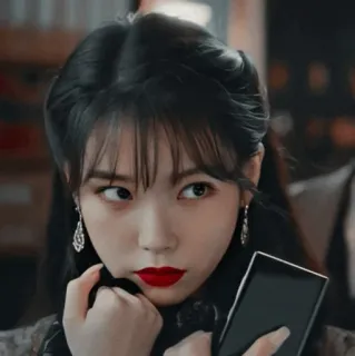 🍷 IU IU, Koreaanse actrice, rode lippenstift, zangeres, actrice telegram sticker