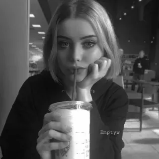 🥀 Emptyw девушка, кофе, Starbucks, портрет, женщина telegram sticker