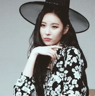🏹 mujer, bruja, halloween, sombrero, vestido, kpop, brujería telegram sticker