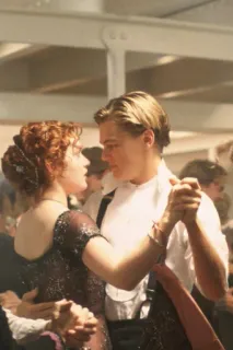 💔 Jack Dawson and Rose DeWitt Bukater Titanic romance, baile, escena de película, amor, histórico, titanic, leonardo dicaprio, kate winslet whatsapp sticker