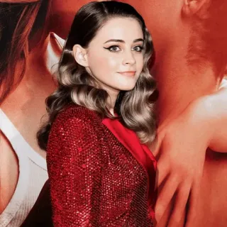 🌼 Josephine Langford Atriz, Celebridade, Mulher, Josephine Langford, Tapete vermelho telegram sticker