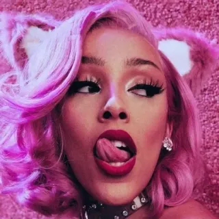 🐚 Doja Cat, cheveux roses, oreilles de chat, tire la langue, portrait, célébrité telegram sticker