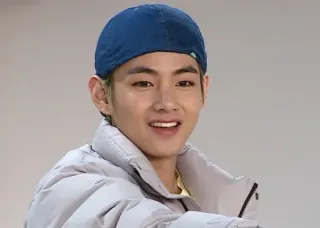 🐺 V kpop, bts, idol, cantante, maschio, cappello blu, sorridente, ritratto telegram sticker