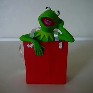 🙂 Kermit 커밋, 머펫, 개구리, 빨간 가방, 인형, 초록색, 장난감, 장식 telegram sticker