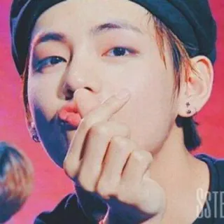 😘 V kpop, chanteur, célébrité, idole, fan, coréen, musique telegram sticker