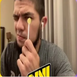 🤨 hombre, piruleta, auriculares, selfie, retrato whatsapp sticker