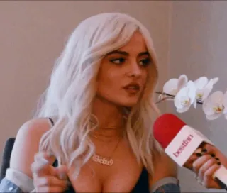 🐝 Bebe Rexha Sängerin, Bebe Rexha, Mikrofon, Interview whatsapp sticker
