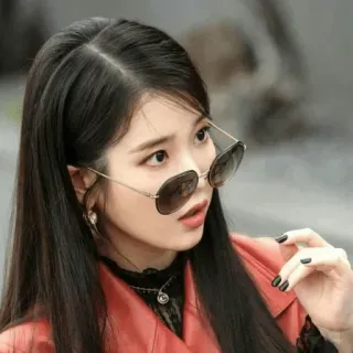 😱 IU ไอยู, คนดัง, นักแสดง, นักร้อง, แว่นกันแดด, เกาหลี telegram sticker