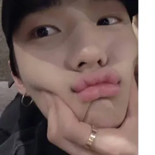 😗 whatsapp sticker