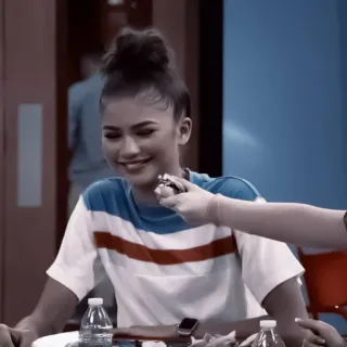🏐 Zendaya celebridad, persona, mujer, sonrisa telegram sticker