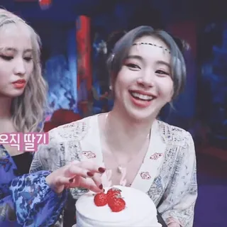 🎂 오직 딸기 strawberry, cake, kpop, twice, chaeyoung telegram sticker