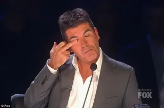 🖕 Simon Cowell The X Factor Simon Cowell, The X Factor, gesto ofensivo, revirar os olhos, televisão telegram sticker