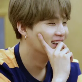 🥢 kpop, min yoongi, suga, bts, sänger, lächelnd telegram sticker