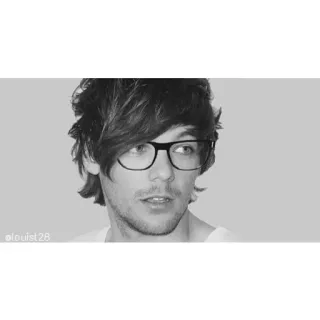 😕 Louis Tomlinson louist28 retrato, homem, celebridade, óculos, cabelo, cantor, preto e branco telegram sticker
