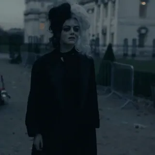 🥲 Cruella de Vil Cruella Cruella de Vil, Disney Bösewicht, Mode, Schwarz-weißes Haar, Filmcharakter whatsapp sticker