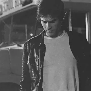 ▪️ Damon Salvatore The Vampire Diaries serial telewizyjny, czarno-biały, mężczyzna, skórzana kurtka, Ian Somerhalder, wampir, autobus szkolny telegram sticker