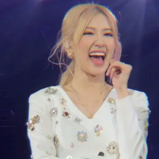 🍫 mulher, cabelo loiro, cantora, apresentação, sorrindo, concerto, artista, entretenimento telegram sticker