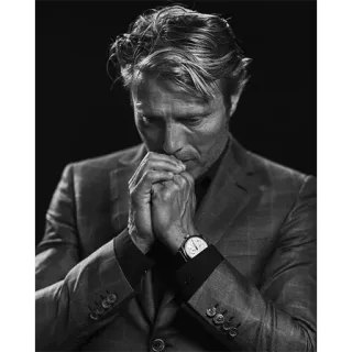 🙏 Mads Mikkelsen 俳優, 白黒, ポートレート, スーツ, 有名人 telegram sticker