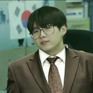 😐 Suga kpop, suga, min yoongi, bts, penyanyi, musisi, kacamata telegram sticker