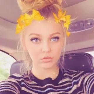 🔥 Porträt, Selfie, Frau, Blumen, Filter, Schönheit, Blond, Gesicht telegram sticker