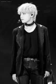🗞 V kpop, piosenkarz, celebryta, idol, czarno-białe, v, bts, kim taehyung telegram sticker