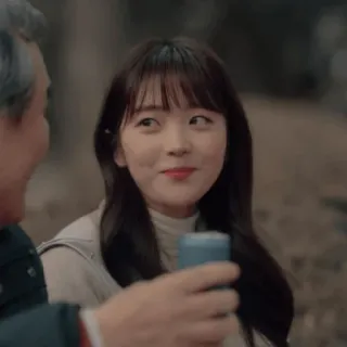 ▫️ wanita, tersenyum, orang, potret, korea, luar ruangan whatsapp sticker